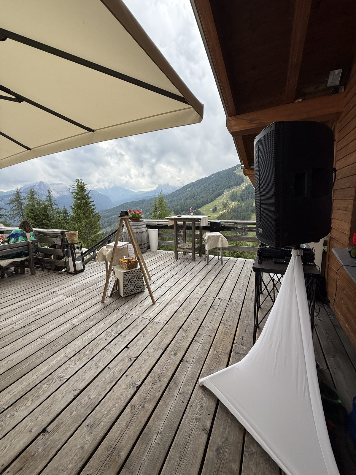 Impianto audio per aperitivo in rifugio di montagna