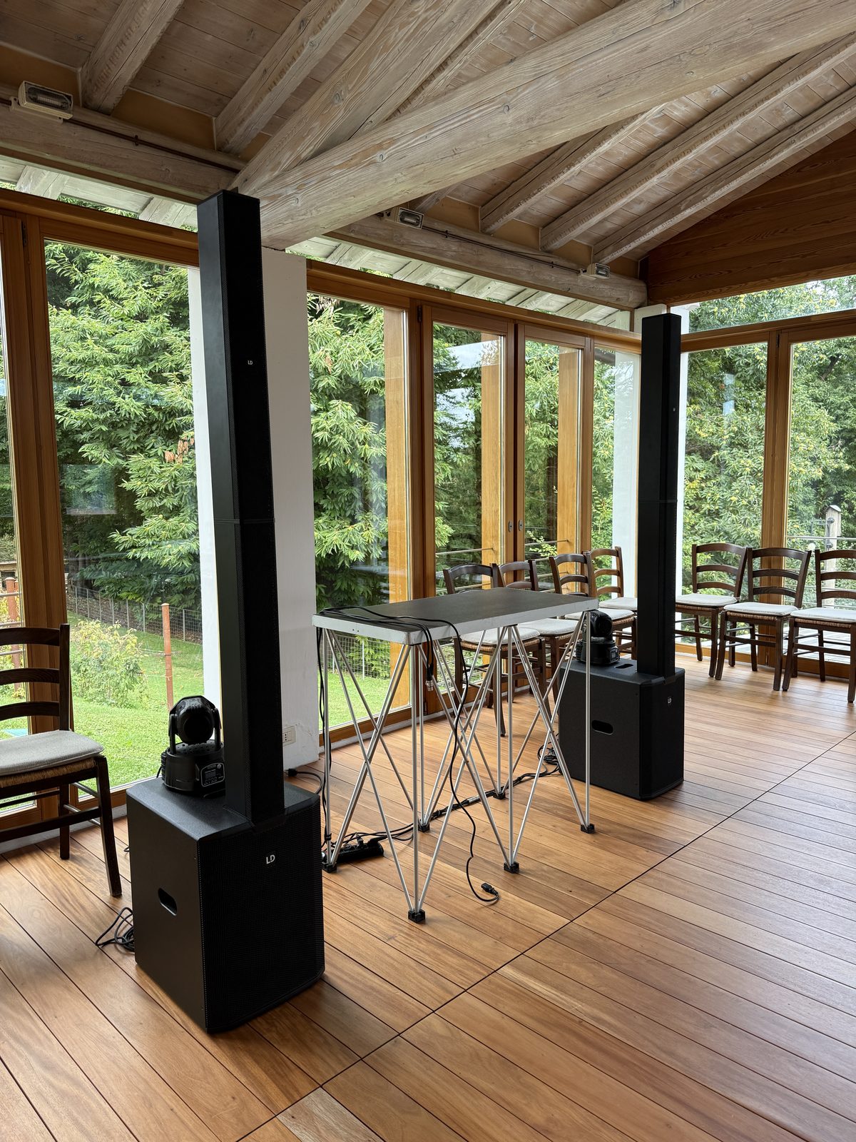 Impianto audio a colonna per party in veranda
